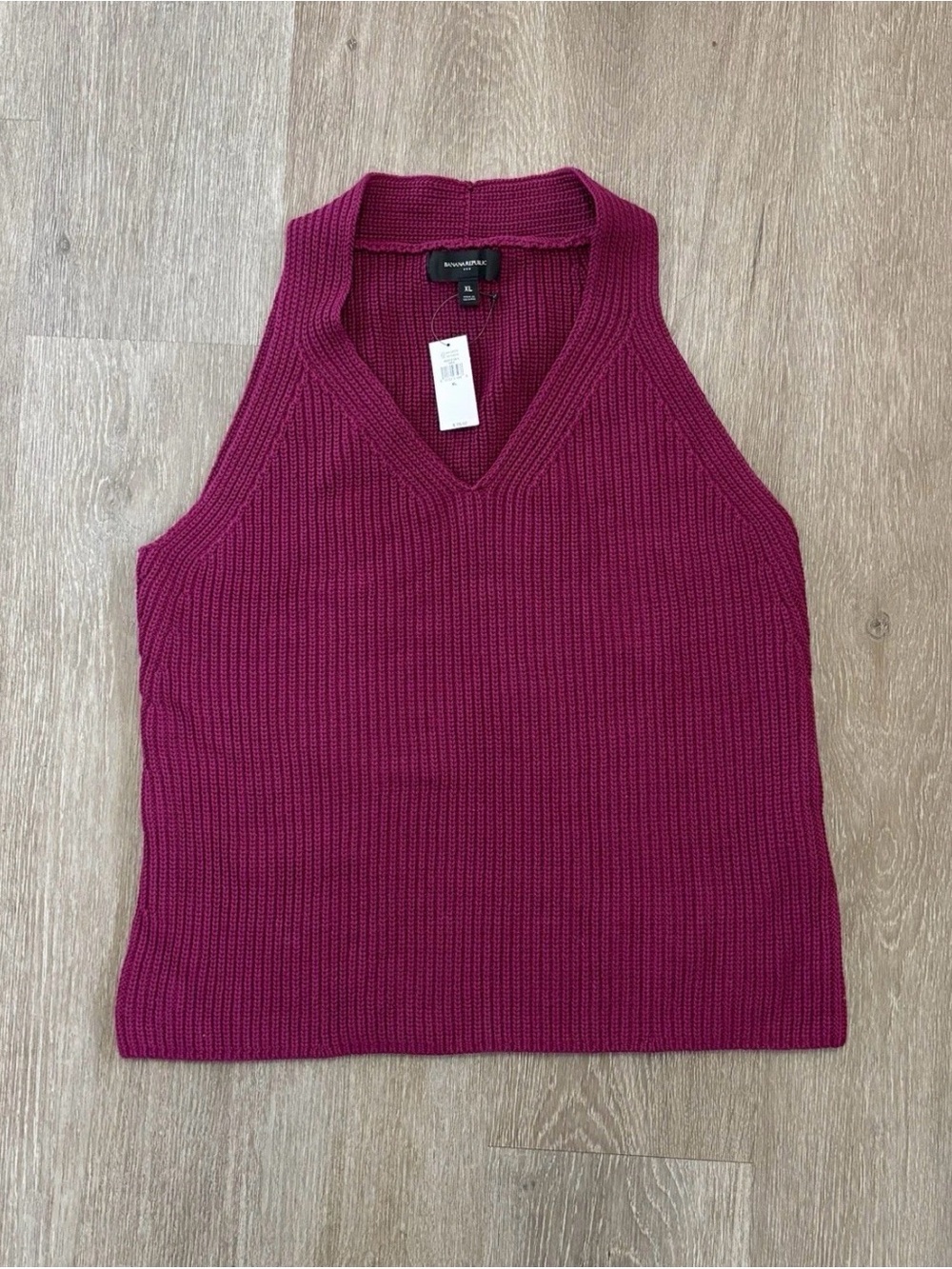 Banana Republic Berry Ribbed V-Neck Sleeveless Knit Top